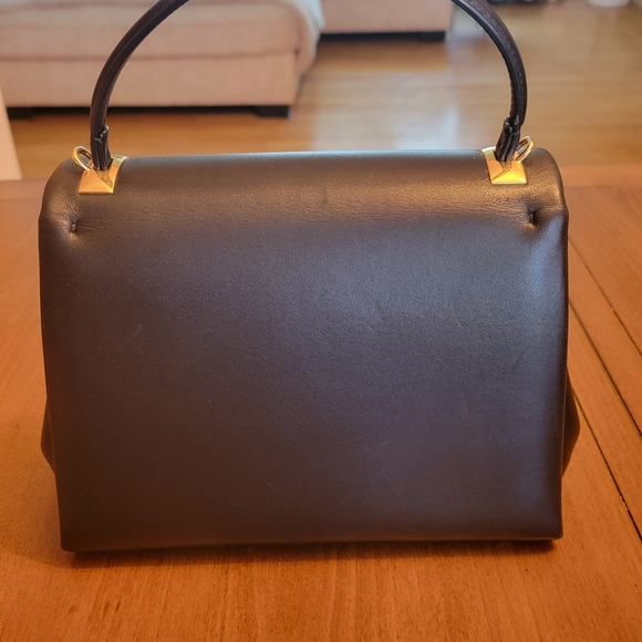 Elegant Black and Gold Women's Handbag - Picture 8 of 11